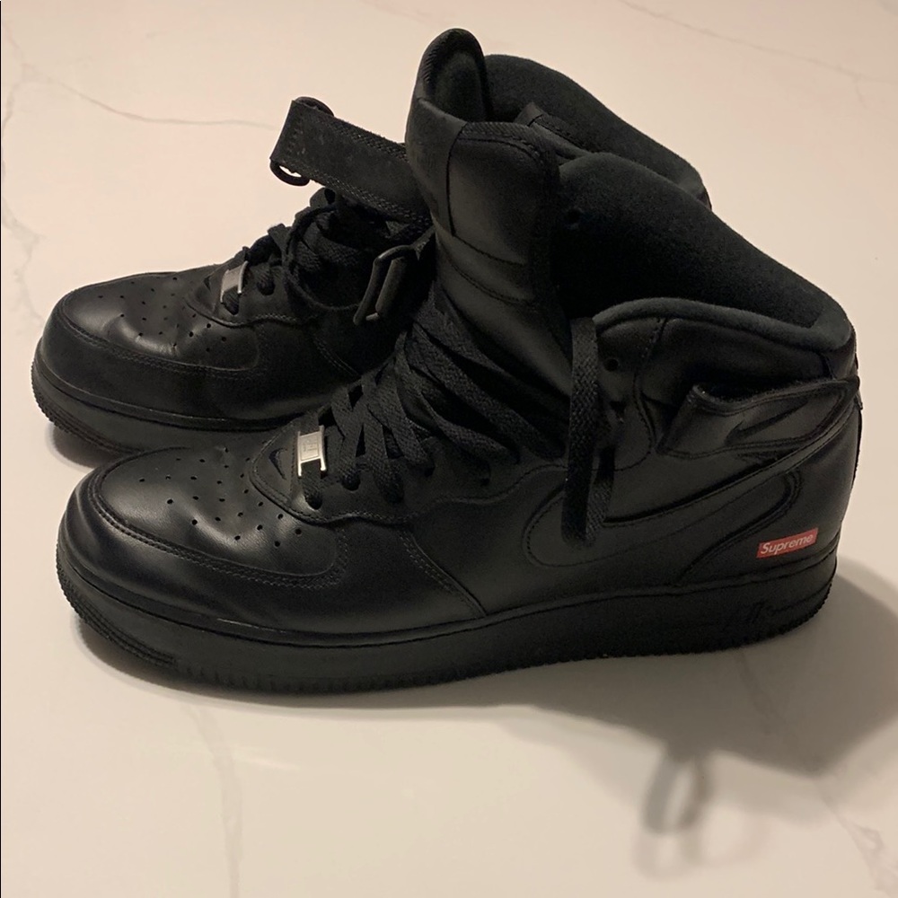 Nike Black High-Top Sneakers Classic Design